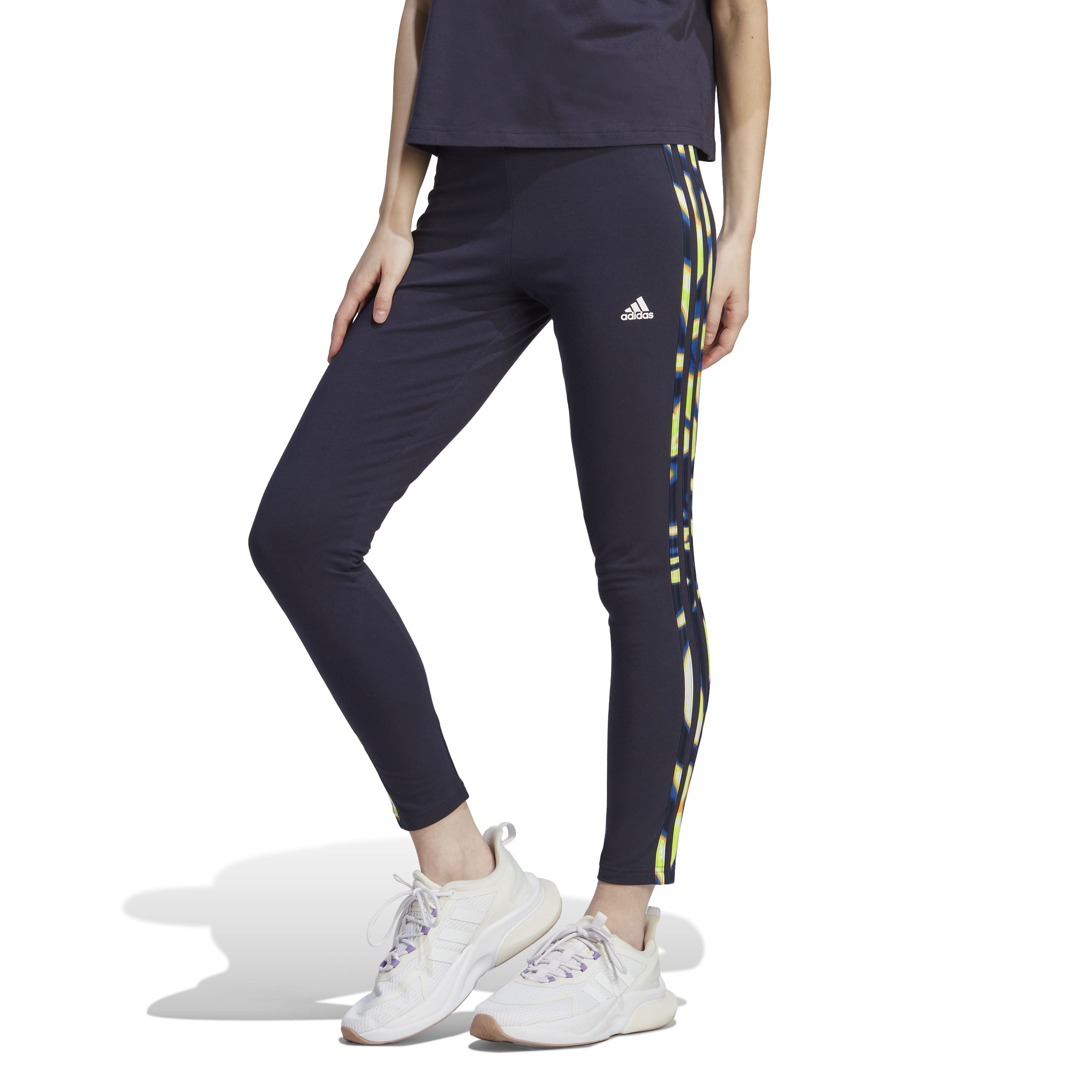 DETALLES ADIDAS LICRAS Y PANTALONES PARA MUJER