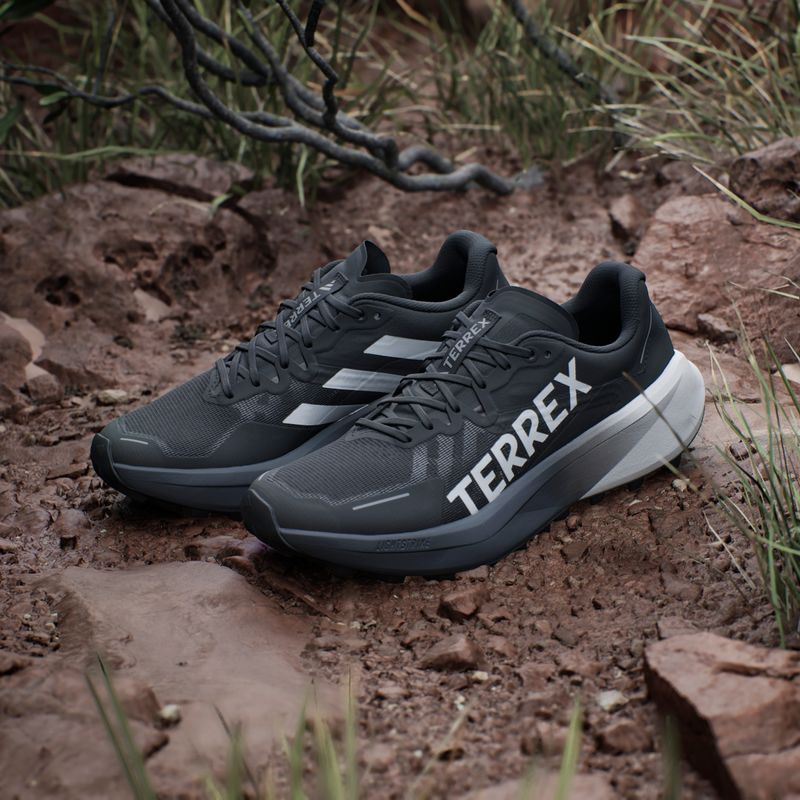 IE0813_18_FOOTWEAR_Photography_HeroMrktng View 5.jpg