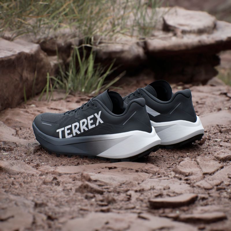 IE0813_19_FOOTWEAR_Photography_HeroMrktng View 6.jpg