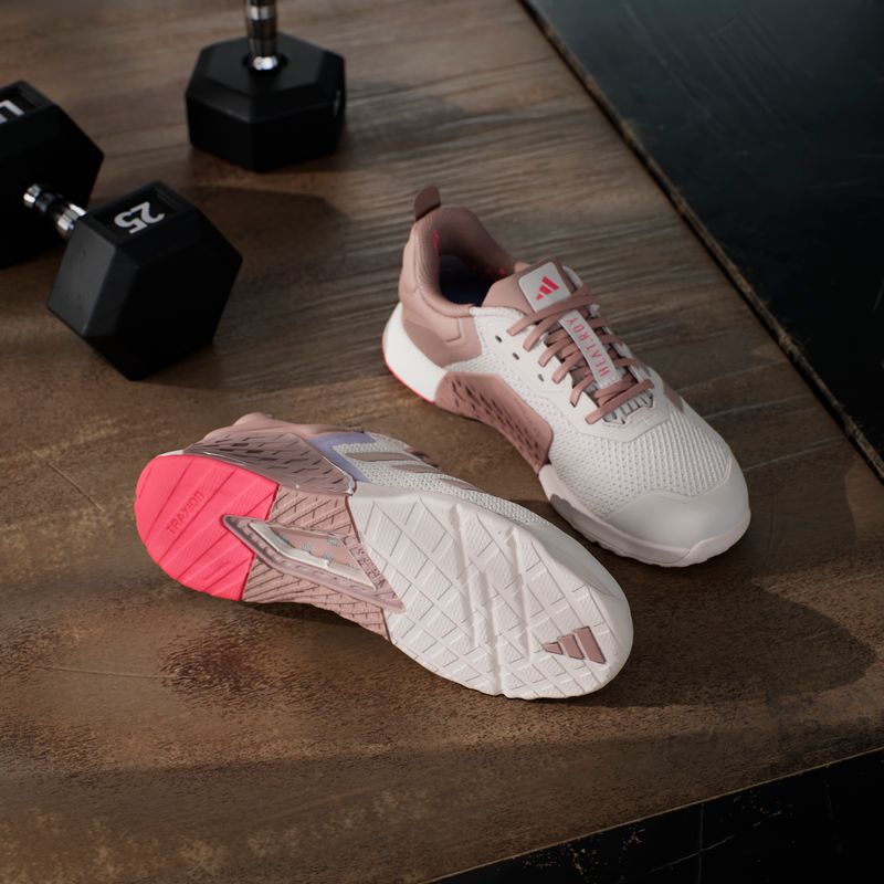 JI3902_17_FOOTWEAR_Photography_HeroMrktng View 4.jpg
