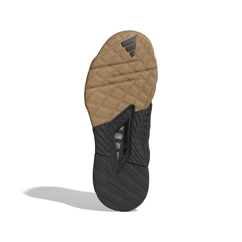 ID8632_4_FOOTWEAR_Photography_Bottom-View_white.jpg