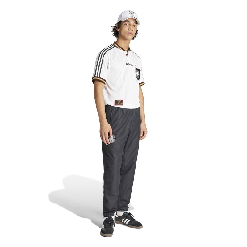 IT7749_7_APPAREL_On Model_Walking View_white.jpg