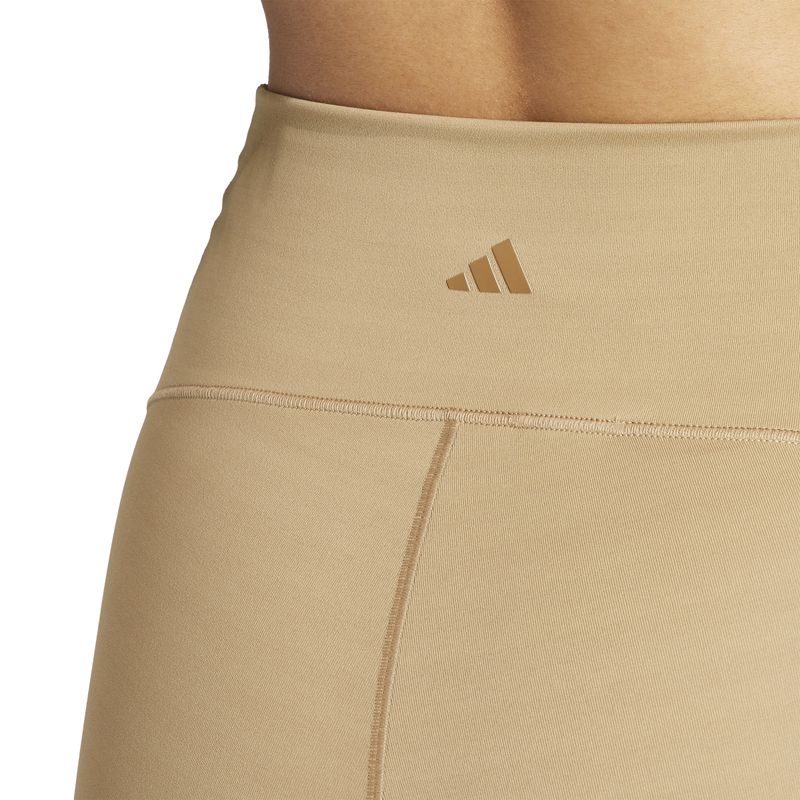 IA1911_7_APPAREL_On Model_Detail View 2_white.jpg