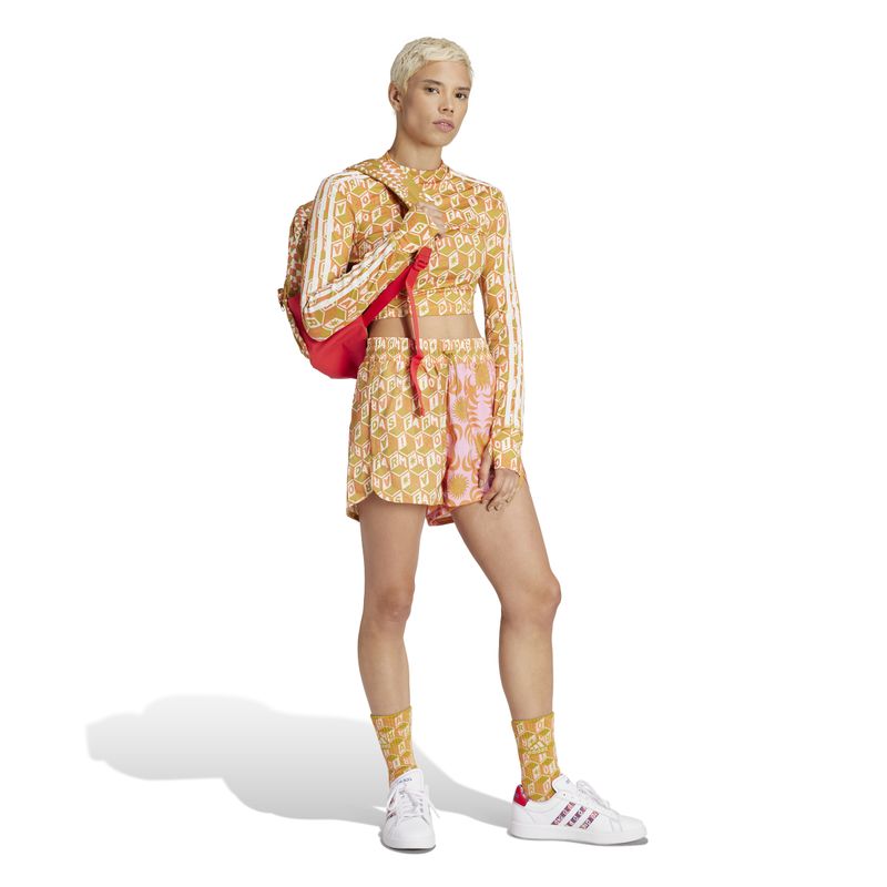 IN3749_6_APPAREL_On Model_Standard Outfit View_white.jpg