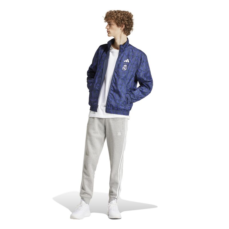 IQ0549_6_APPAREL_On Model_Walking View_white.jpg