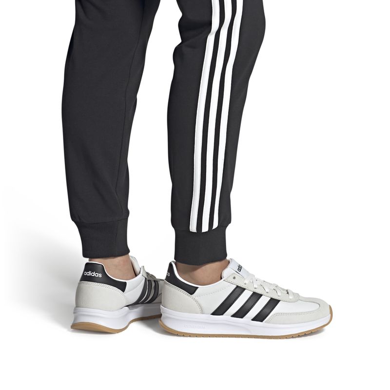 IH8594_10_FOOTWEAR_On-Model_Front-View_white.jpg