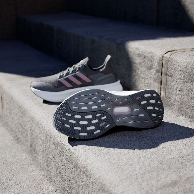 JH9064_17_FOOTWEAR_Photography_HeroMrktng View 4.jpg