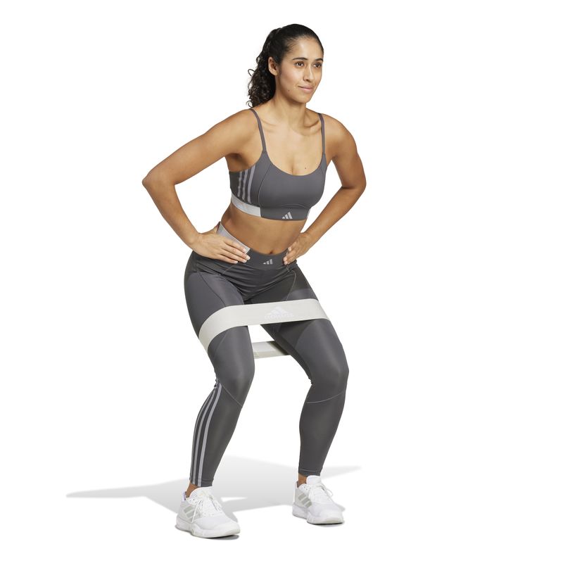 IK5500_5_APPAREL_On Model_Walking View_white.jpg