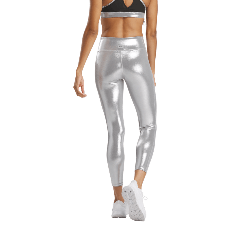 100214627_B_Model_eCom - Ecomm.png