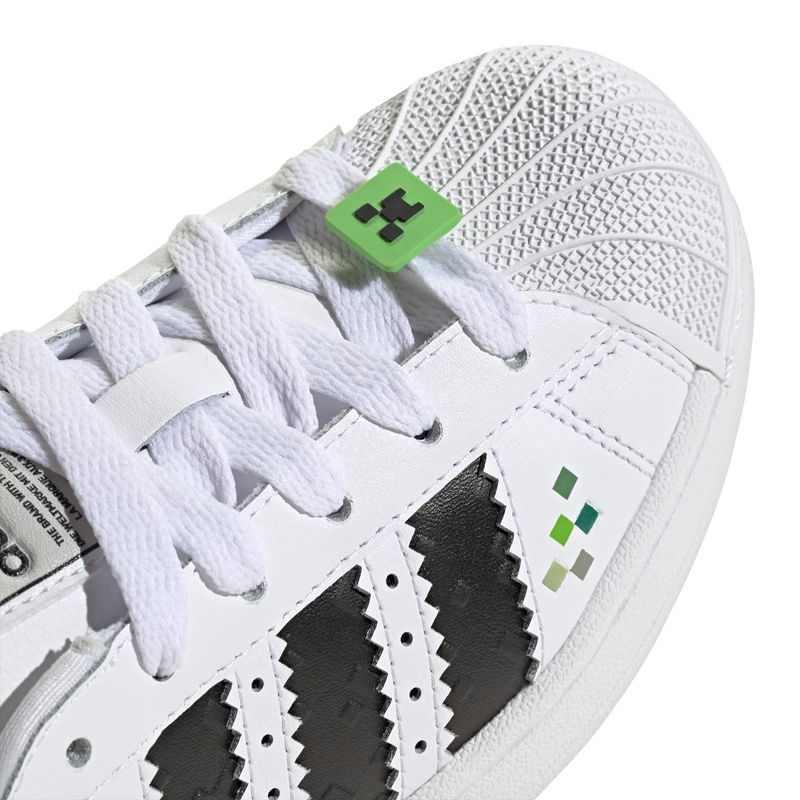 JQ8749_8_FOOTWEAR_Photography_Detail-View-1_white.jpg