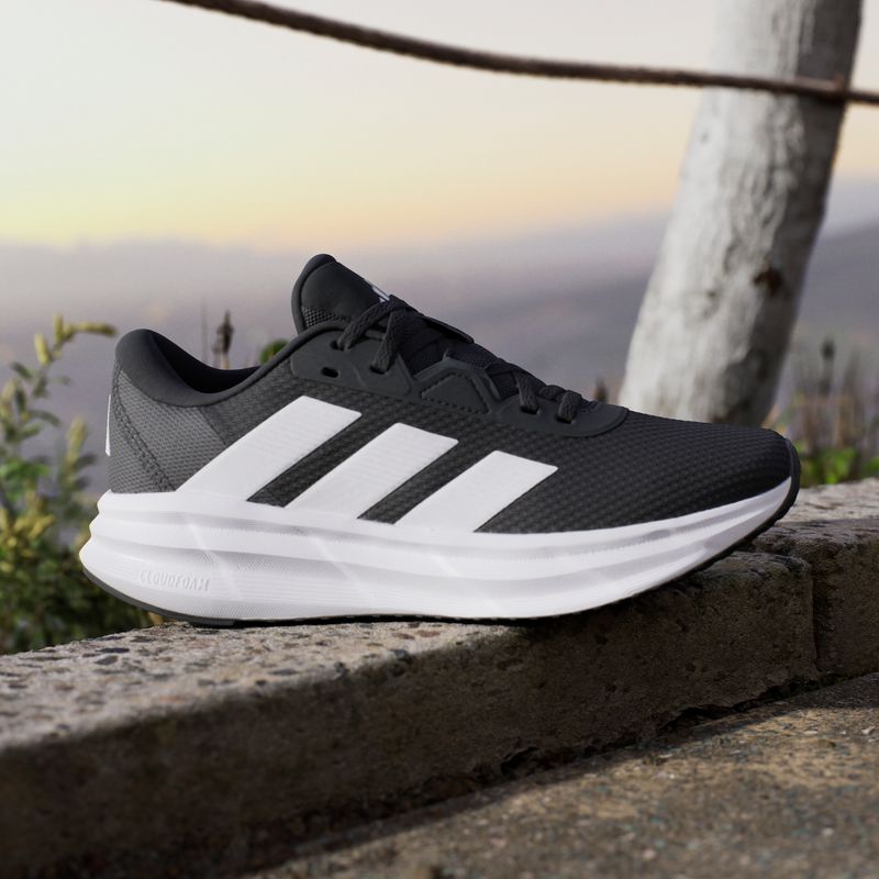 ID8765_16_FOOTWEAR_Photography_HeroMrktng View 3