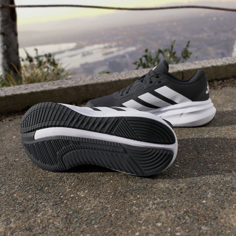ID8765_17_FOOTWEAR_Photography_HeroMrktng View 4