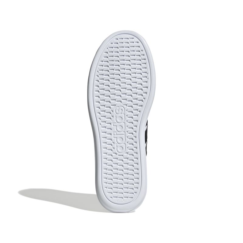 IH0856_4_FOOTWEAR_Photography_Bottom View_white