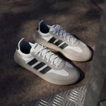 JI2315_18_FOOTWEAR_Photography_HeroMrktng-View-5
