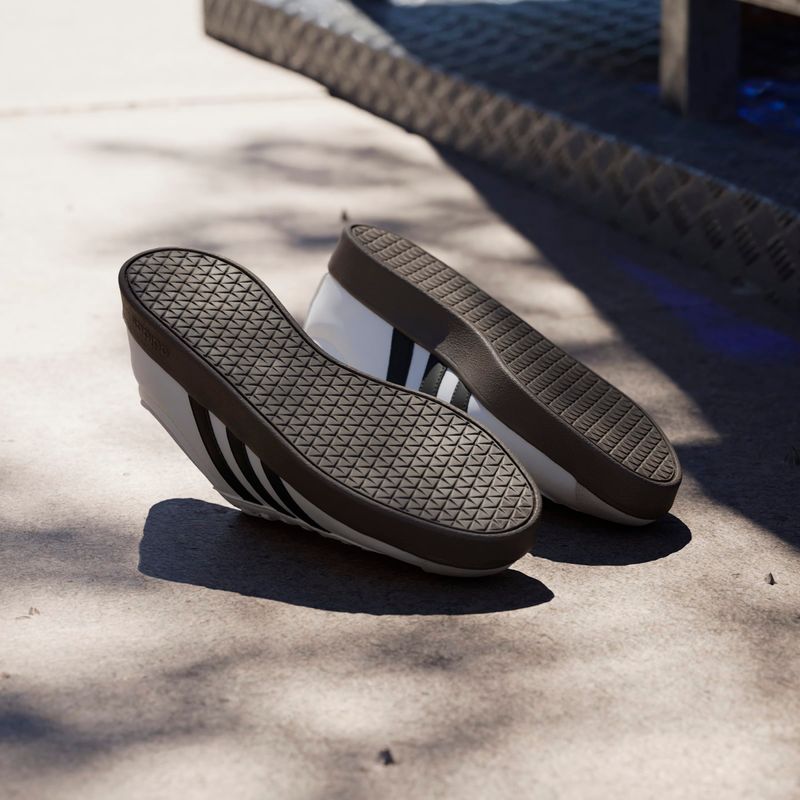 ID3714_15_FOOTWEAR_Photography_HeroMrktng View 4