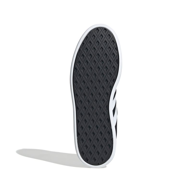 IH5466_4_FOOTWEAR_Photography_Bottom View_white