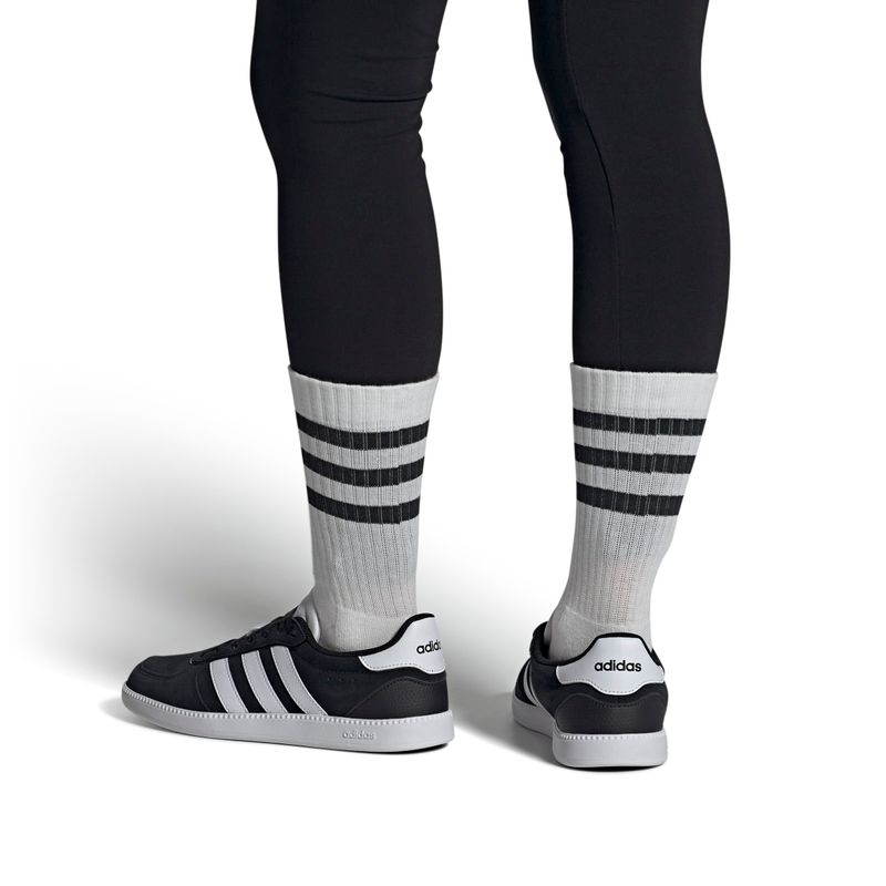 IH5466_10_FOOTWEAR_On Model_Front View_white