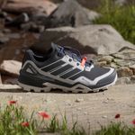 IH2799_16_FOOTWEAR_Photography_HeroMrktng View 3