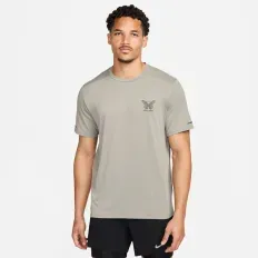 T-SHIRT NIKE DRI FIT RISE 365 RUN HOMBRE GRIS FN3980-053