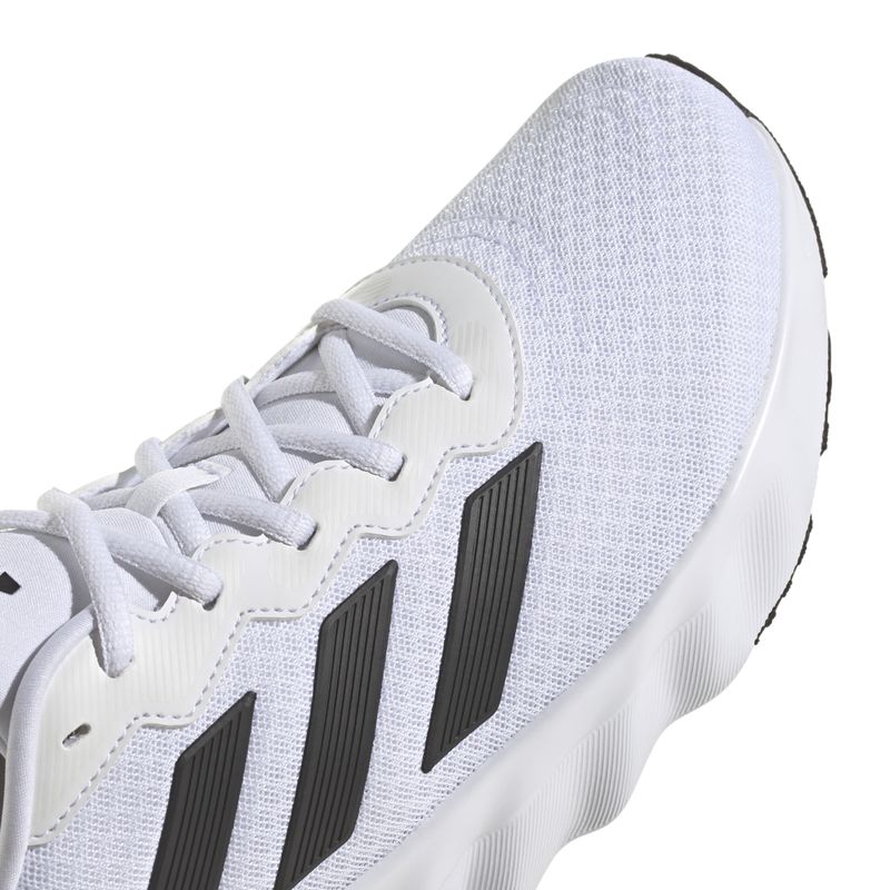ID5252_9_FOOTWEAR_Photography_Detail View 2_white