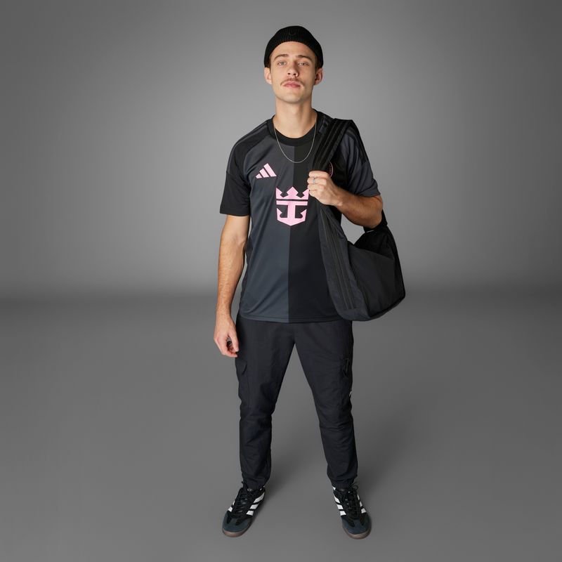 JI6821_13_APPAREL_Photography_HeroMrktng View 5