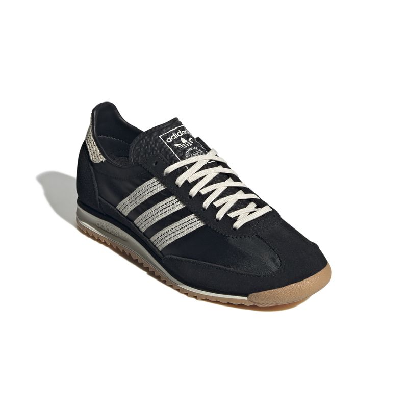 JI2745_6_FOOTWEAR_Photography_Front Lateral Top View_white