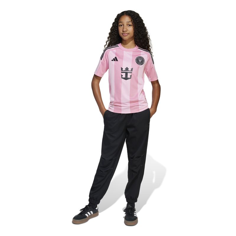 JI6816_5_APPAREL_On Model_Walking View_white