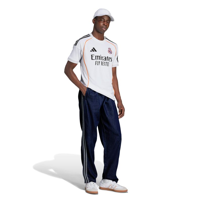 JJ1931_5_APPAREL_On Model_Walking View_white