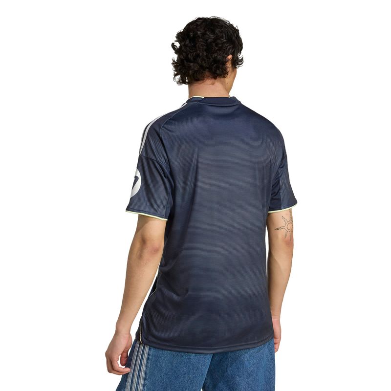 JJ4182_4_APPAREL_On Model_Back View_white