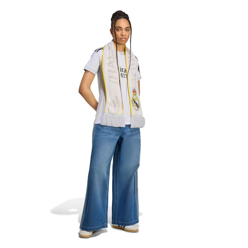 JN8869_5_APPAREL_On Model_Walking View_white