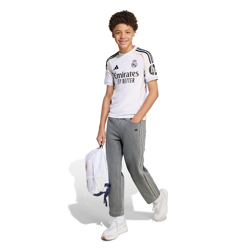 JN8887_5_APPAREL_On Model_Walking View_white
