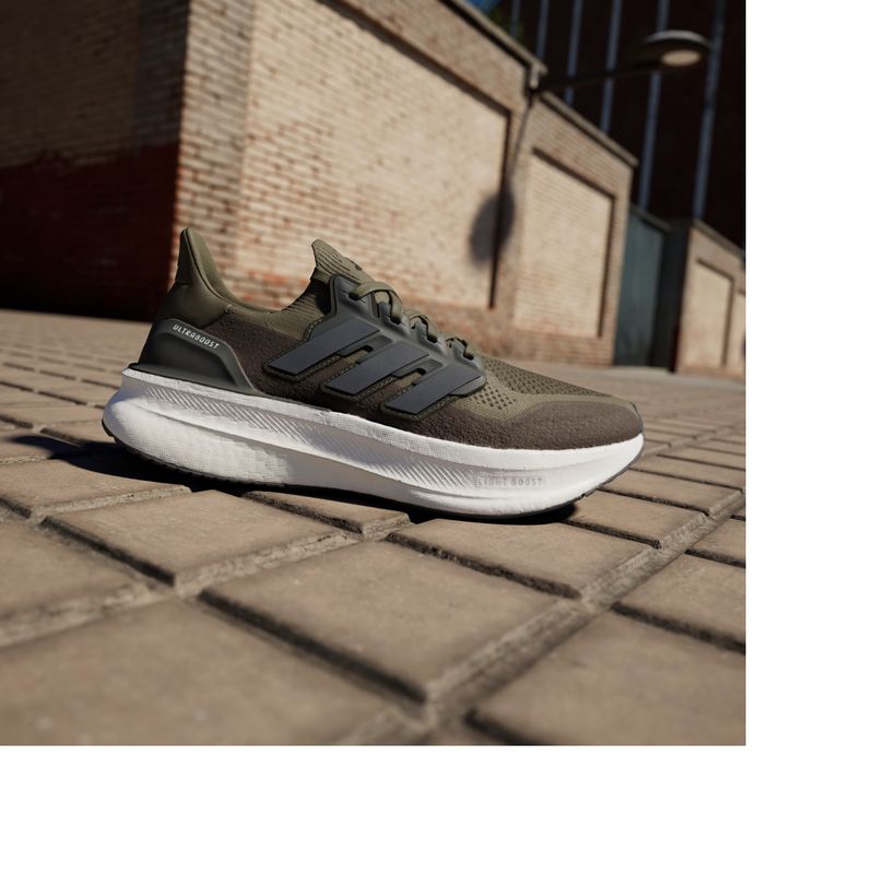 ID8815_16_FOOTWEAR_Photography_HeroMrktng View 3
