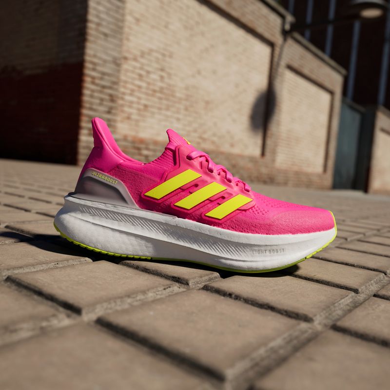 ID8844_14_FOOTWEAR_Photography_HeroMrktng View 3