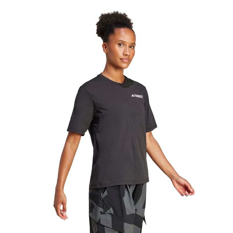 JF4186_4_APPAREL_On Model_Walking View_white