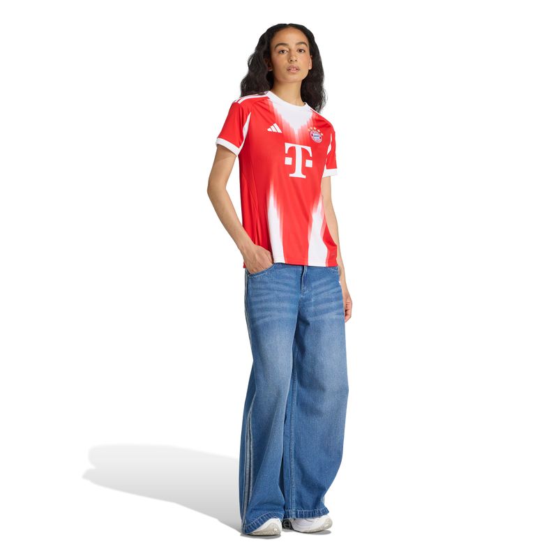 JN8514_5_APPAREL_On Model_Walking View_white